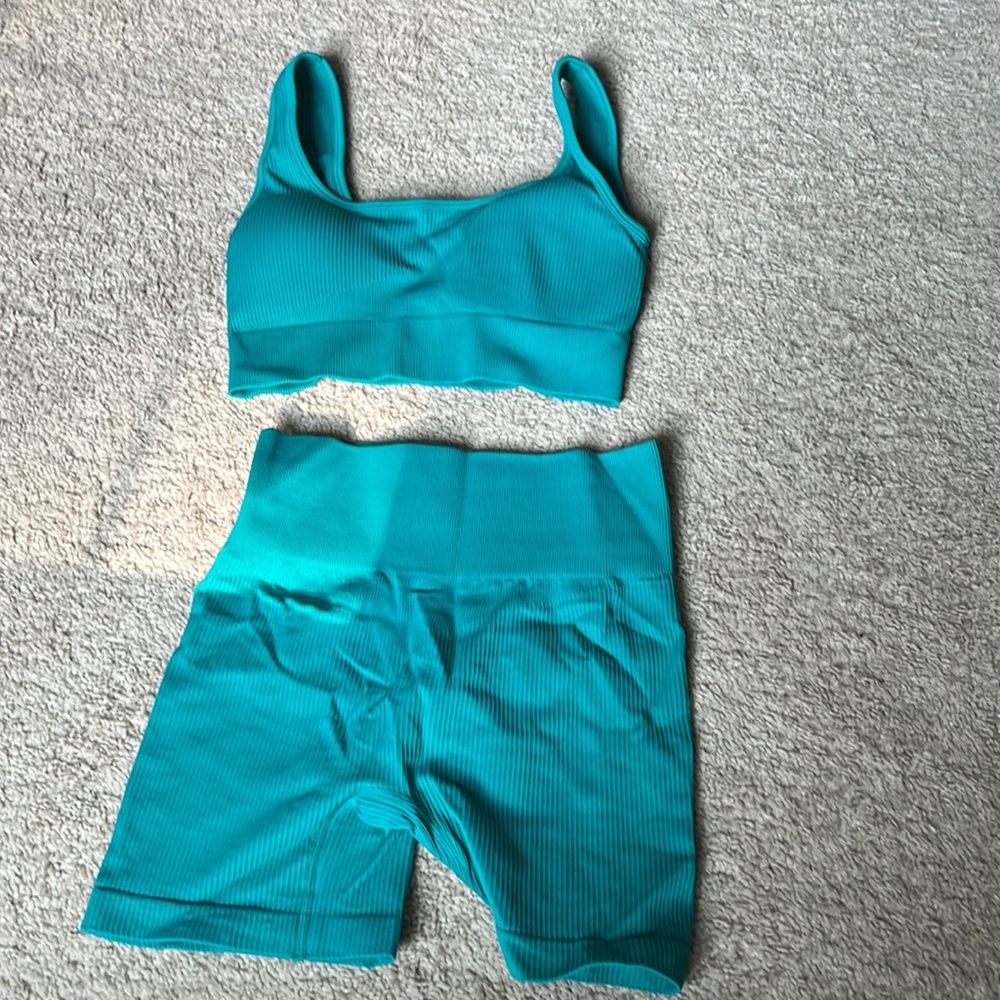 Seamless Ribbed Workout Set - Picture 3 of 6